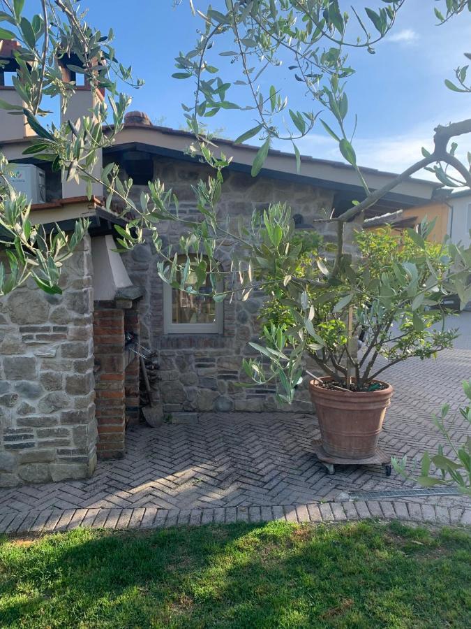Locazione Turistica Casa Olivo Apartment Фучекио Екстериор снимка
